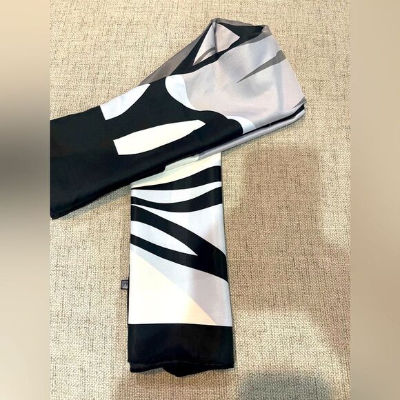 Women’s 90cm Twill Square Scarf Women Print Shawl Wraps - Picture 4 of 5